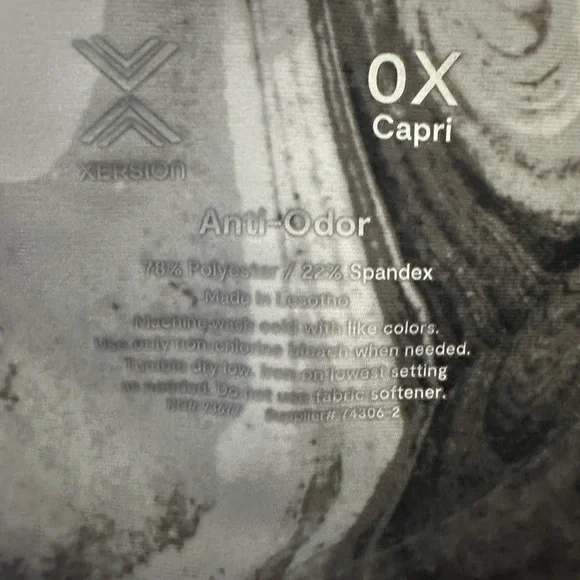 Xersion Black & White Marble Swirl Active Leggings | OX Plus - Picture 4 of 4